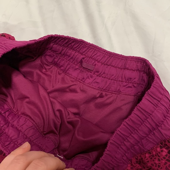 Lululemon tracked short pink size 8 - Picture 4 of 6